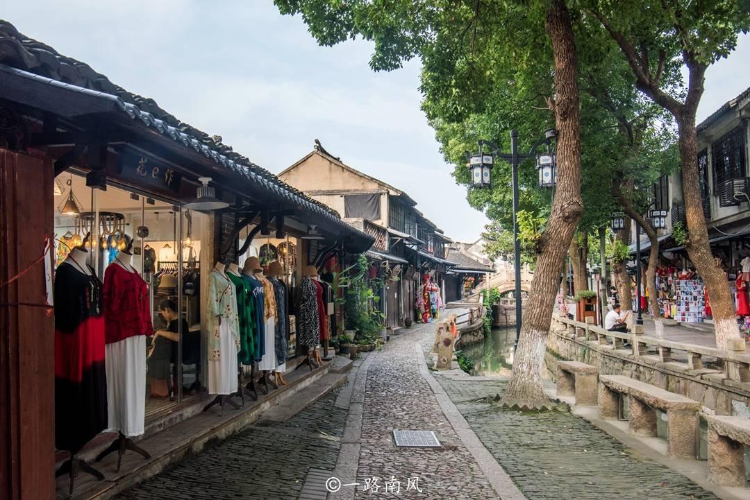 救援跳绳女孩